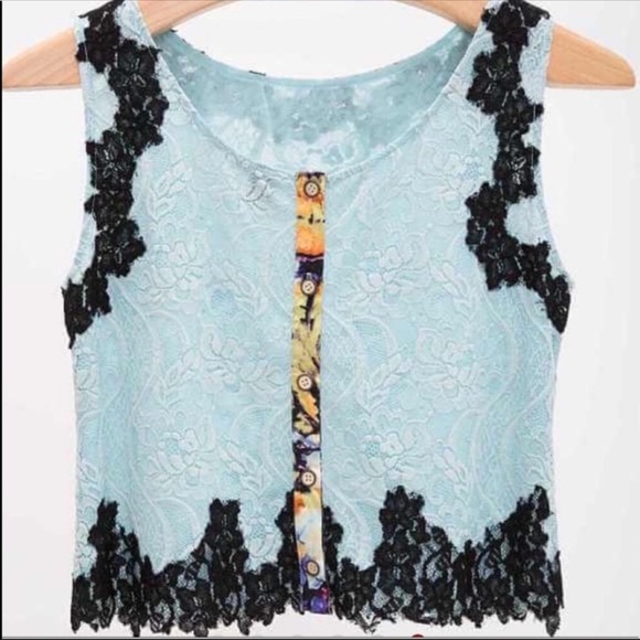 BKE Black and Blue Lacey Crop Top - Picture 2 of 5